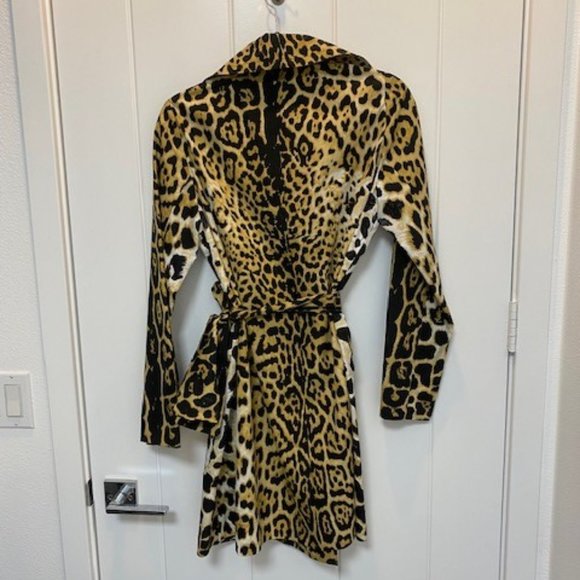 Yves Saint Laurent: Jacket with belt and bag - Picture 5 of 14